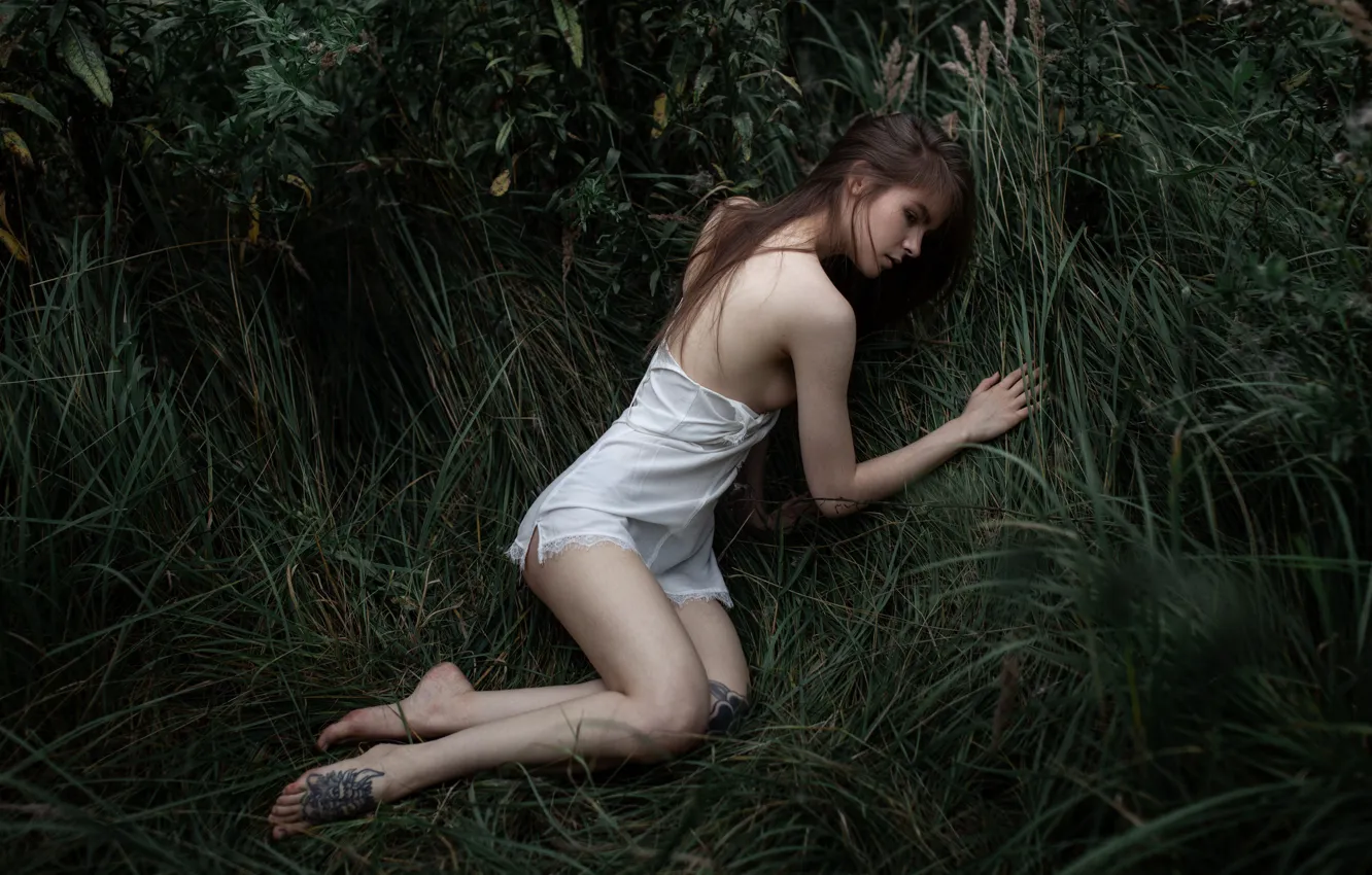 Photo wallpaper legs, in the grass, Vasilisa Sarovskaya, girl in the grass, Andrey Frolov
