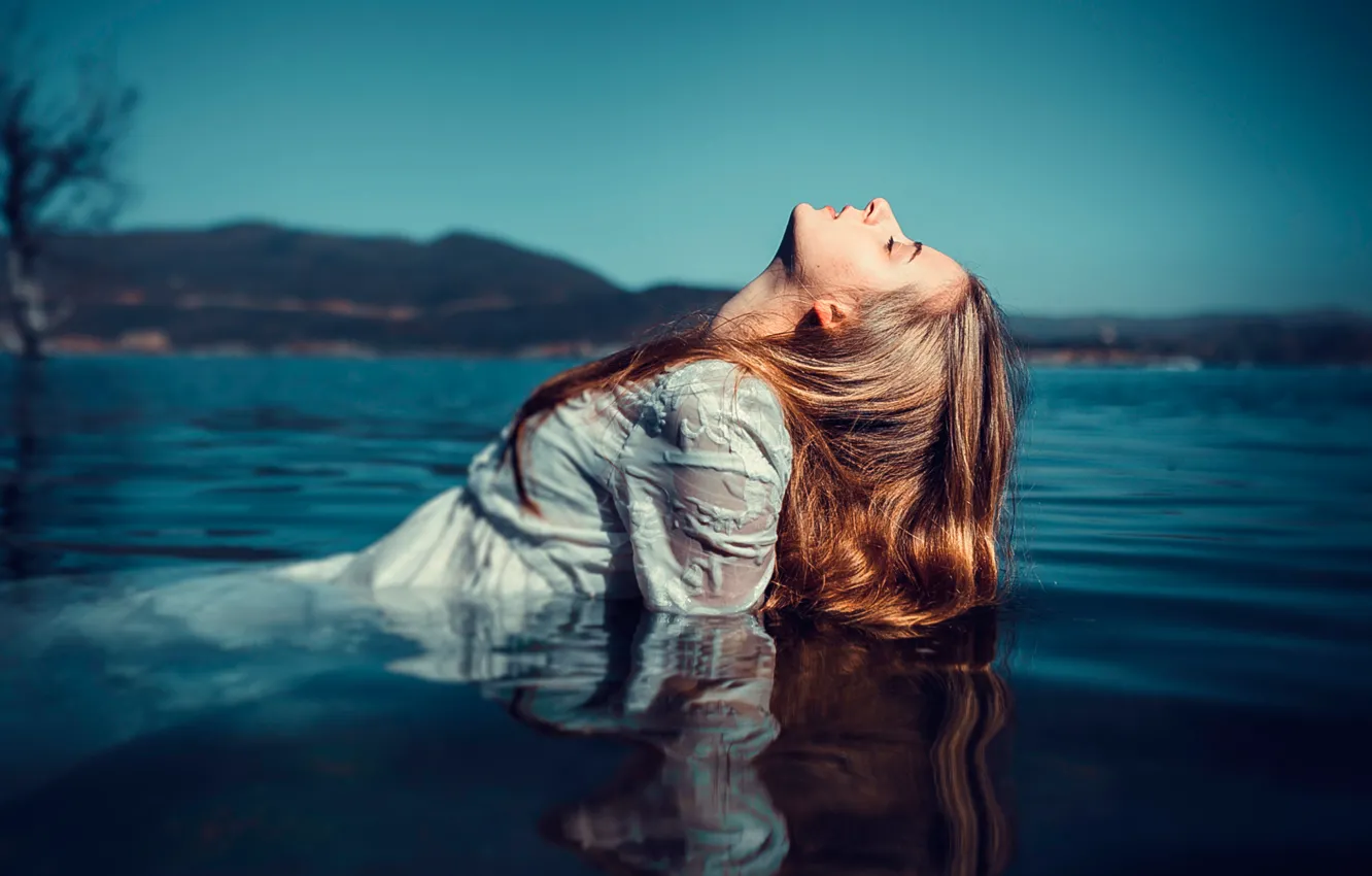 Photo wallpaper girl, reflection, wet, in the water