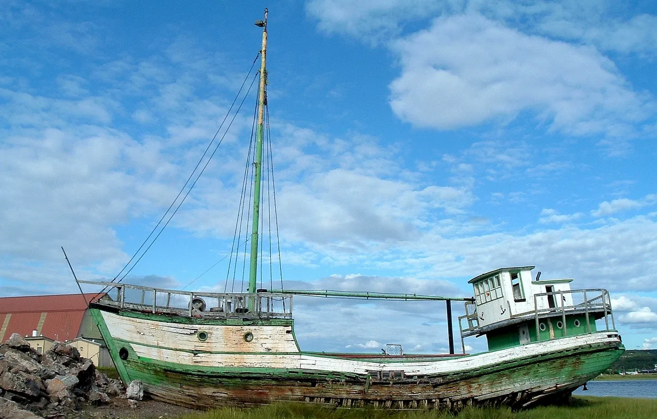 Photo wallpaper shore, ship, old, a well-deserved rest.