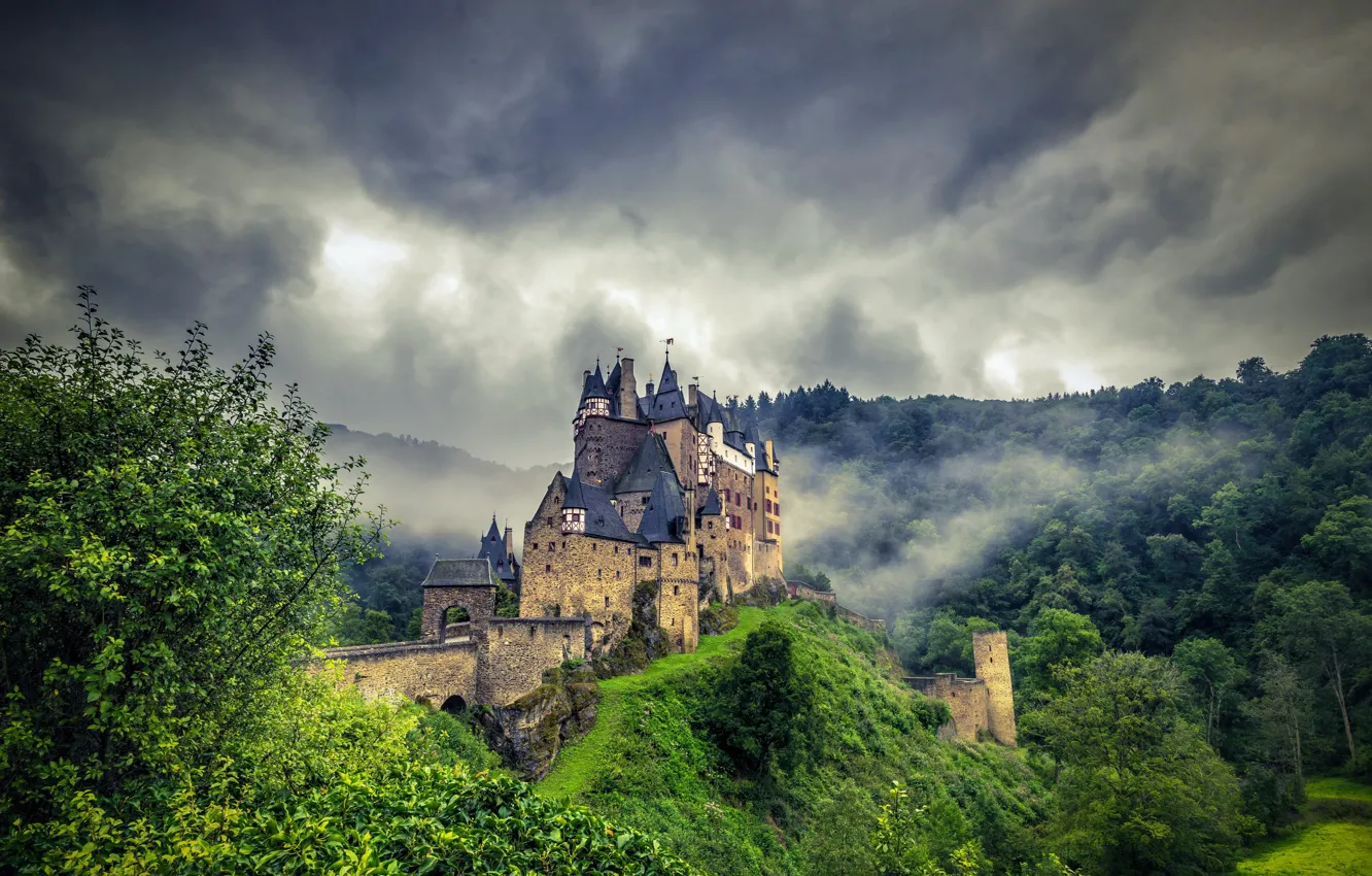Photo wallpaper Rhineland-Palatinate, Wierschem, Rainy Day At Burg Eltz