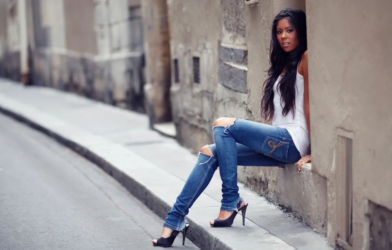 Photo wallpaper look, girl, face, street, hair, jeans, brunette