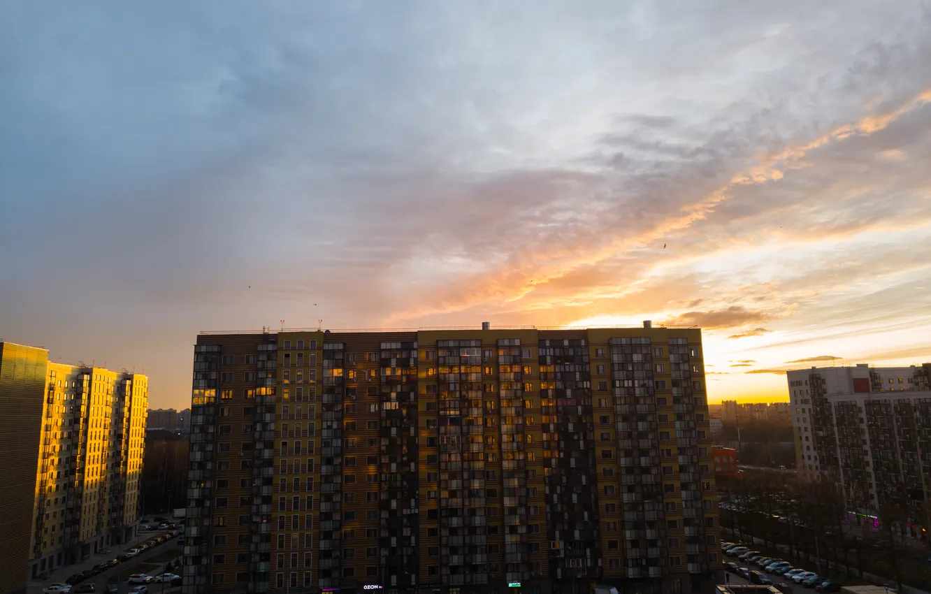 Photo wallpaper the sky, clouds, sunset, people, building, home, the evening, Russia