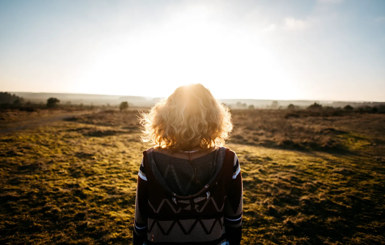 Photo wallpaper field, back, blonde, curls