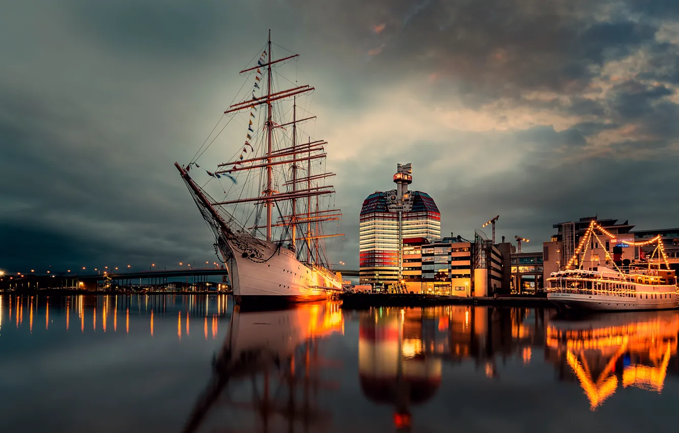 Photo wallpaper lights, sailboat, The Vikings, Gothenburg