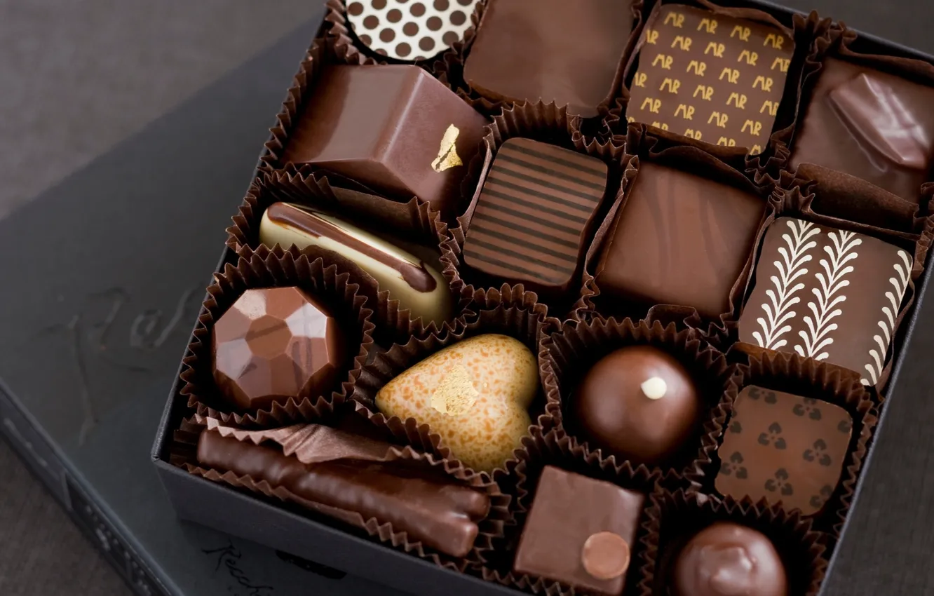 Photo wallpaper a box of chocolates, cuts, chocolates