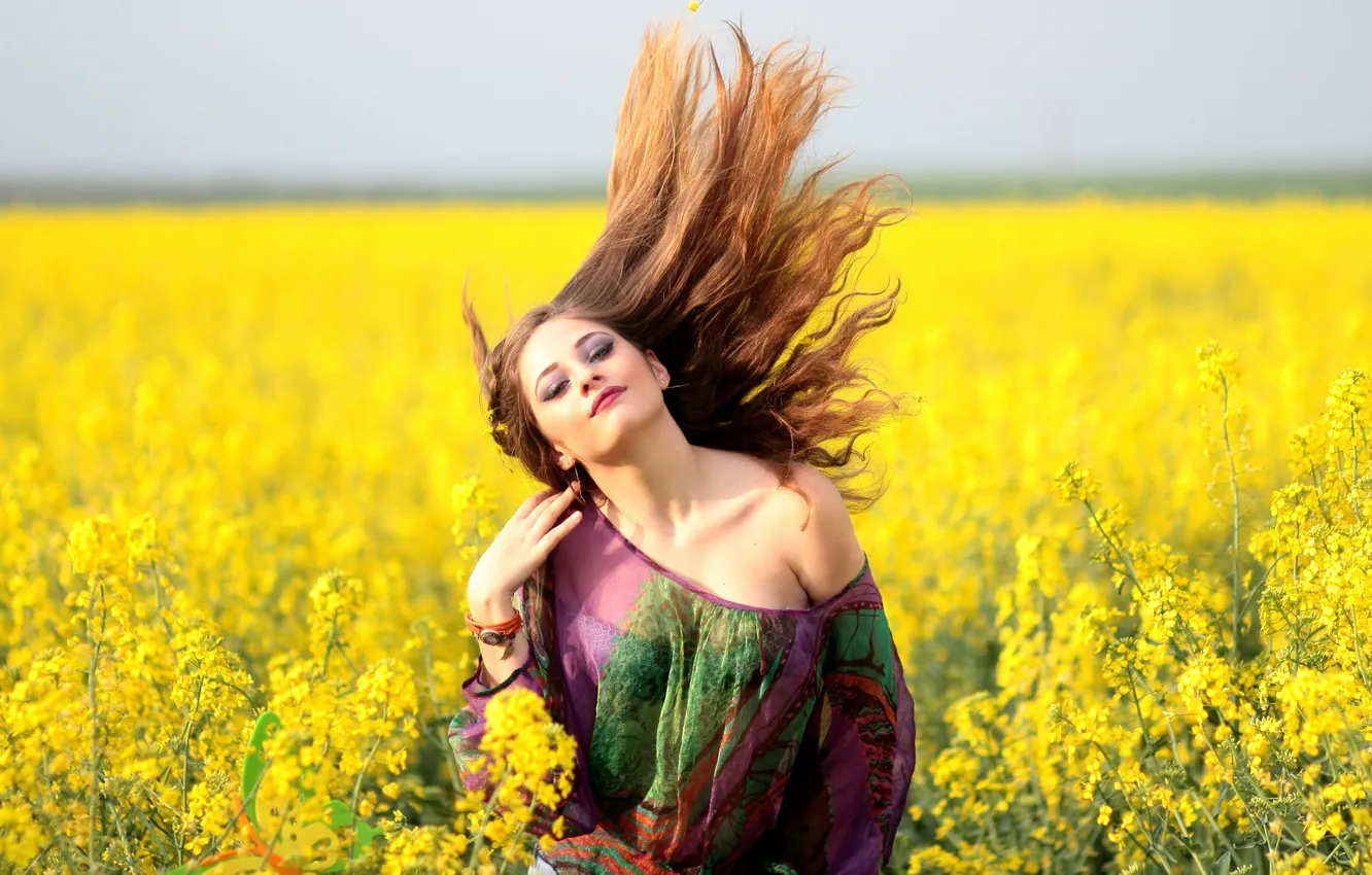 Photo wallpaper field, look, makeup, bracelet, field, charm, look, yellow flowers