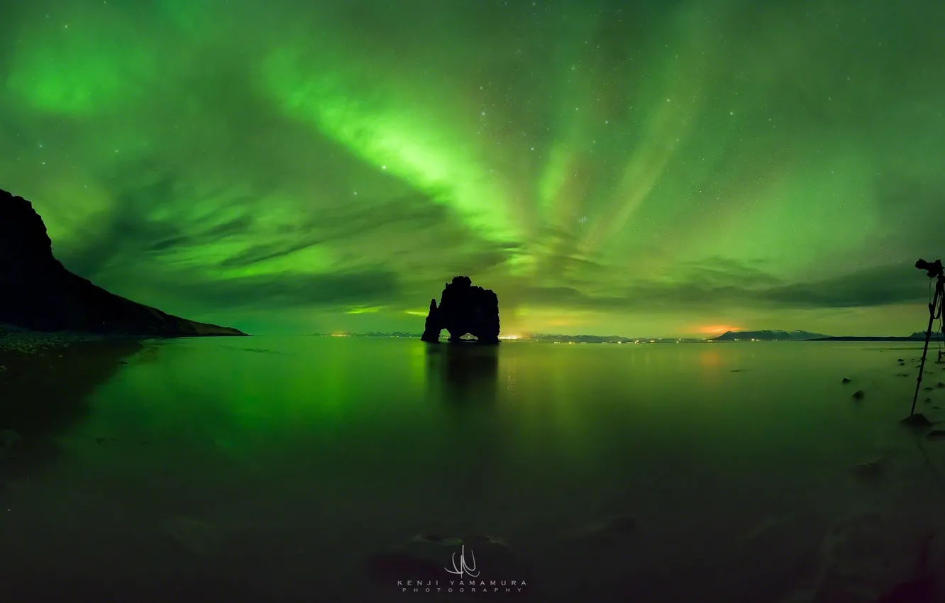 Photo wallpaper sea, Northern lights, rock, photographer, Kenji Yamamura