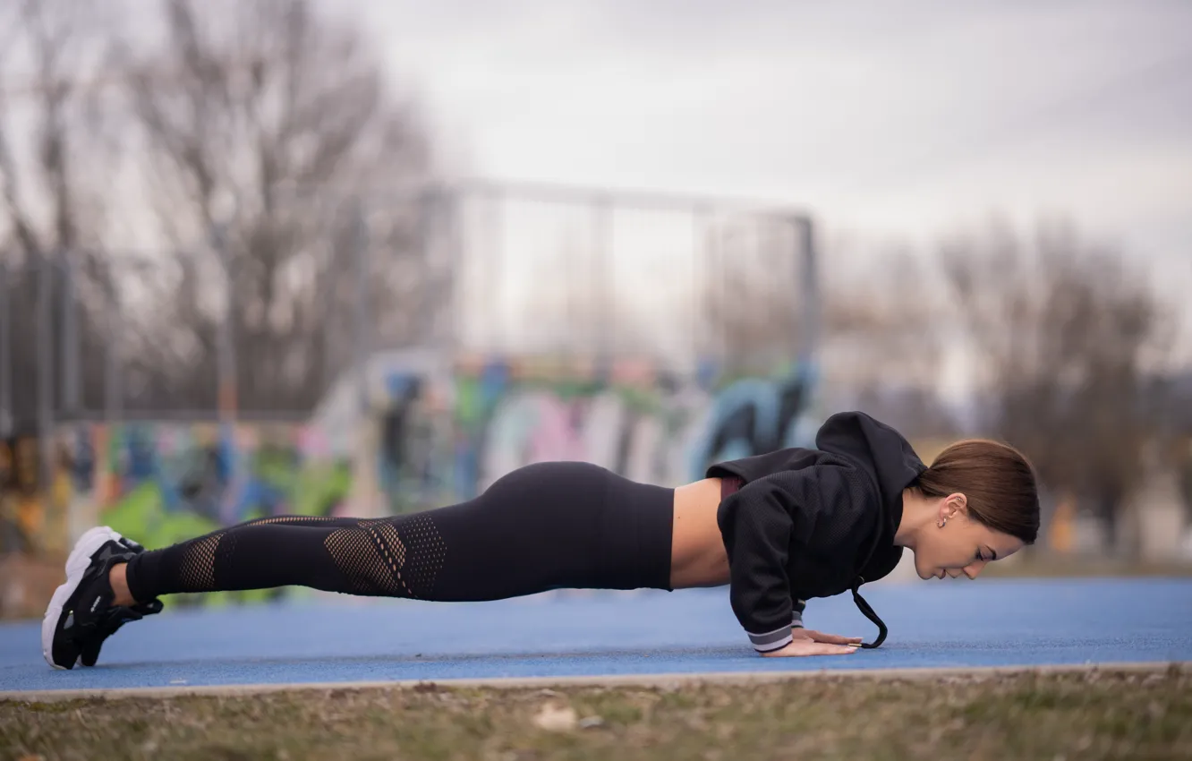 Photo wallpaper girl, face, figure, pushups