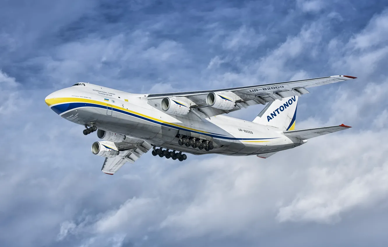 Photo wallpaper The plane, Ukraine, Landing, An-124, Ruslan, Chassis, An-124-100, ANTK imeni O. K. Antonova