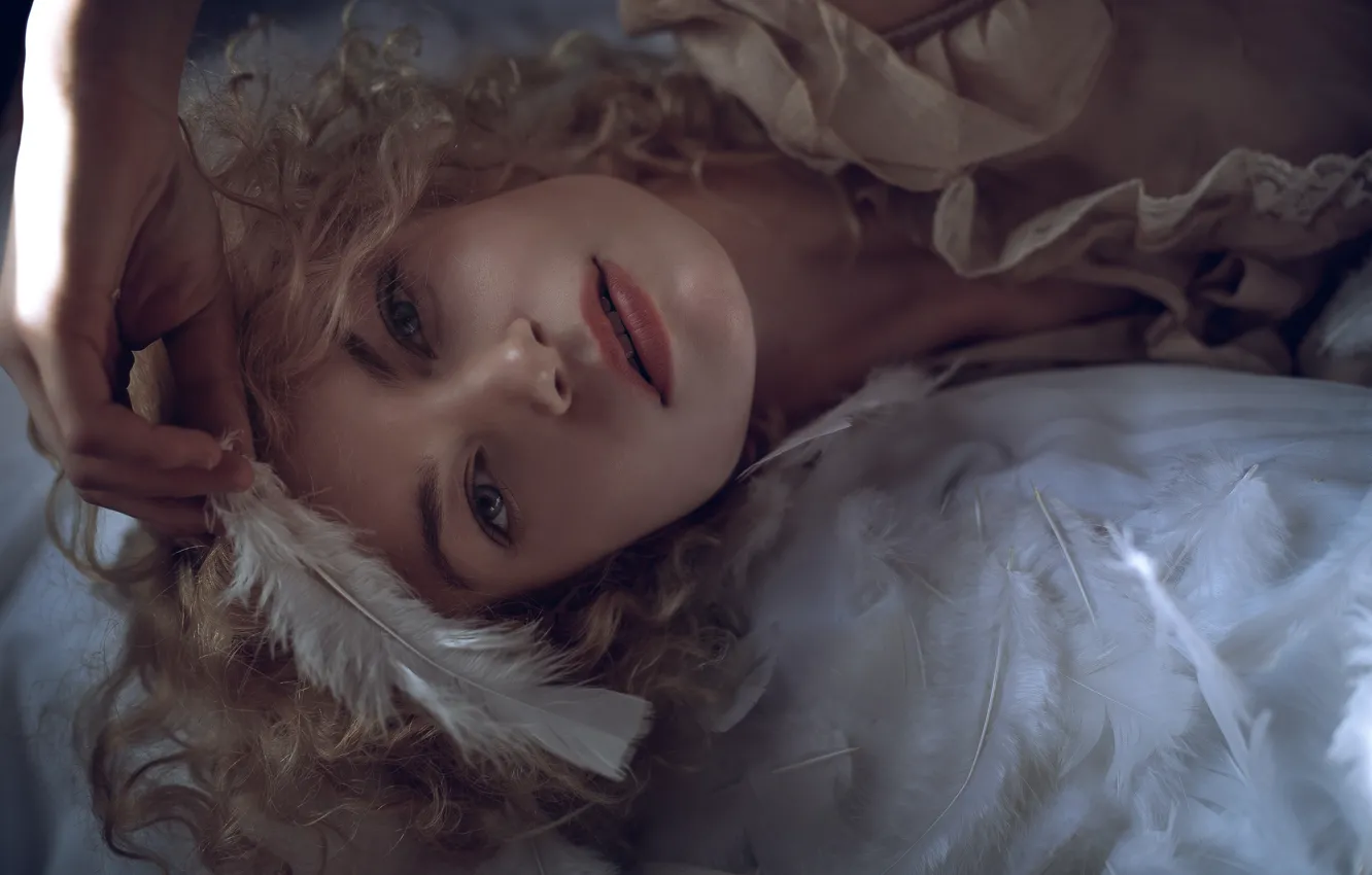 Photo wallpaper look, face, mood, feathers, curls