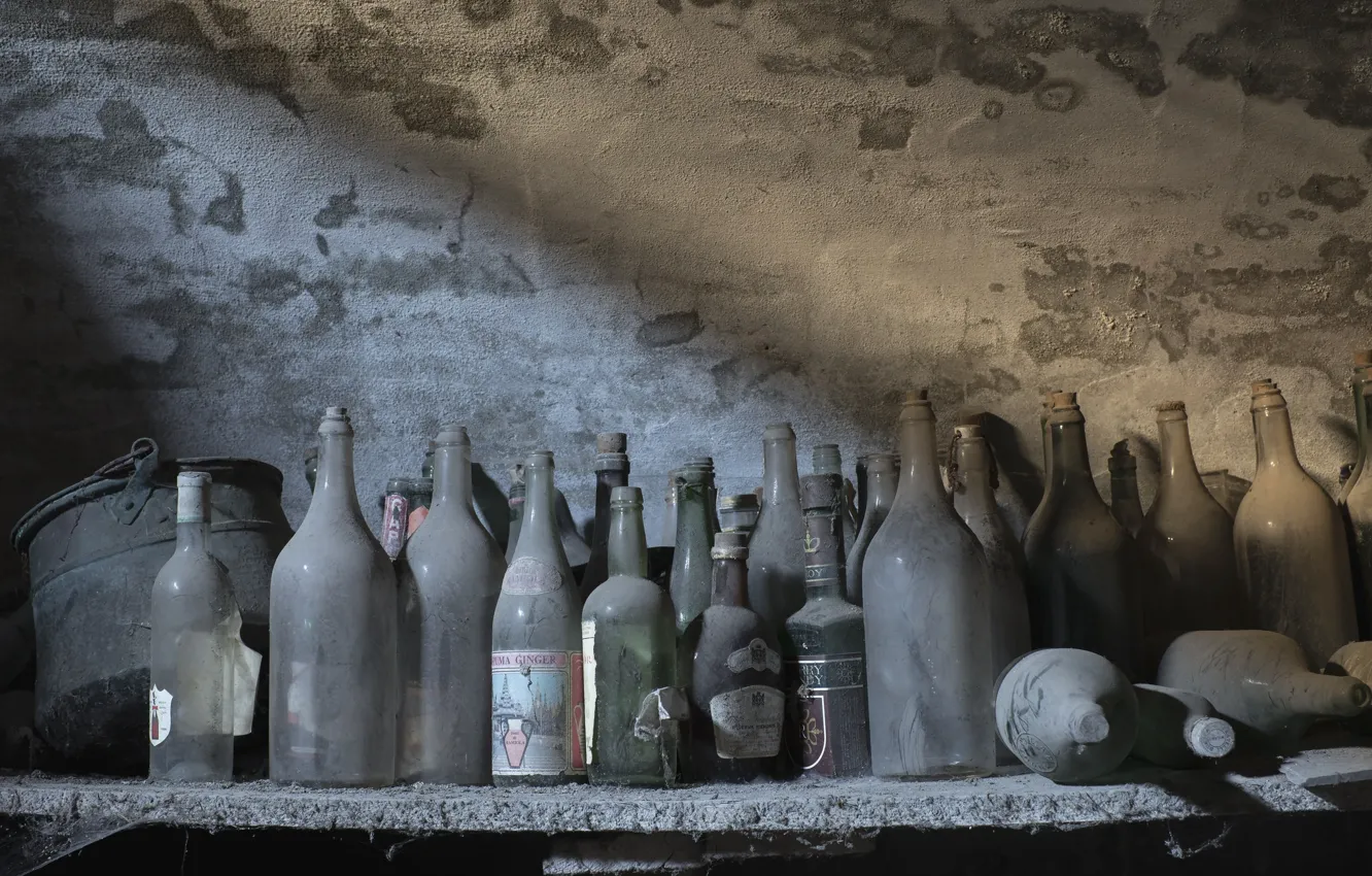 Photo wallpaper dust, shelf, bottle