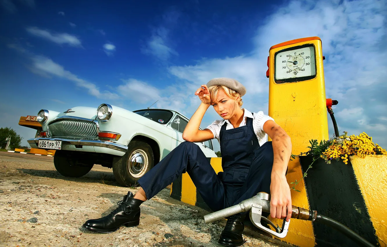 Photo wallpaper machine, auto, pose, shoes, jumpsuit, Volga, gas station, Devushka