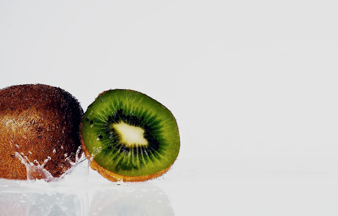 Photo wallpaper water, kiwi, fruit, water, macro, fruit, kiwi
