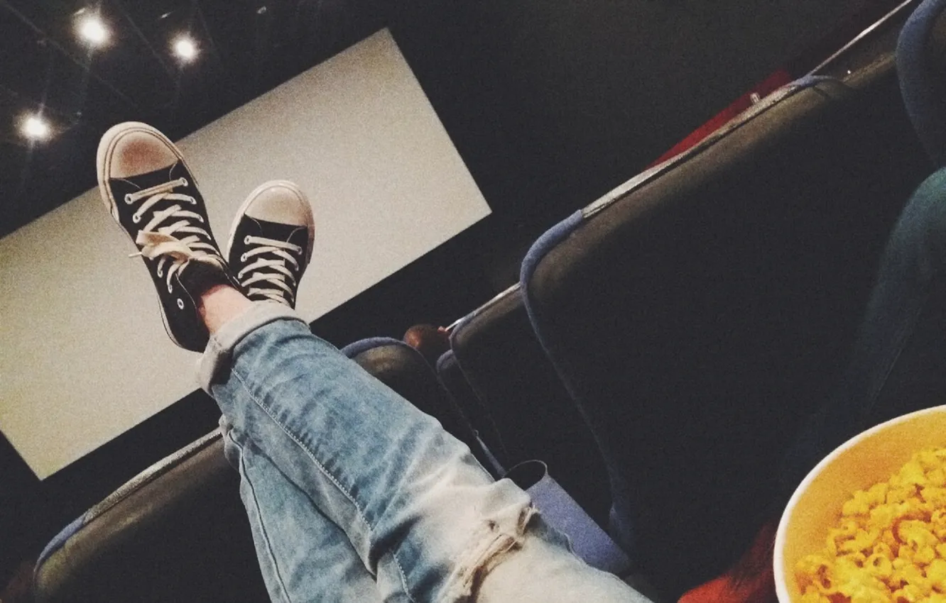 Photo wallpaper girl, feet, black, sneakers, popcorn, popcorn, ripped jeans