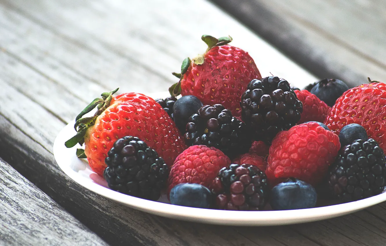Photo wallpaper berries, raspberry, strawberry, plate, BlackBerry