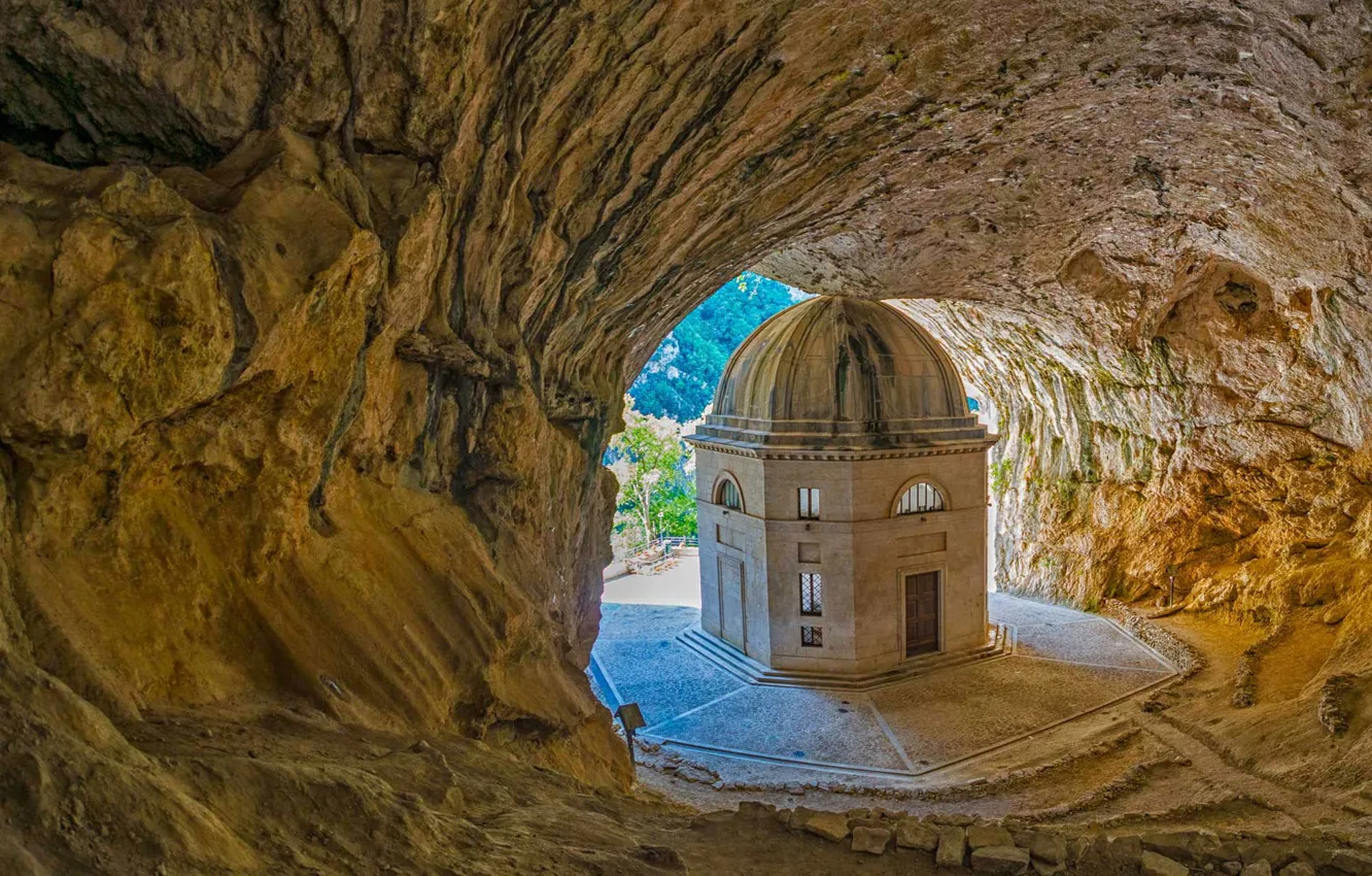 Photo wallpaper Italy, Marche, the cave of Saint haven, the temple of Valadier