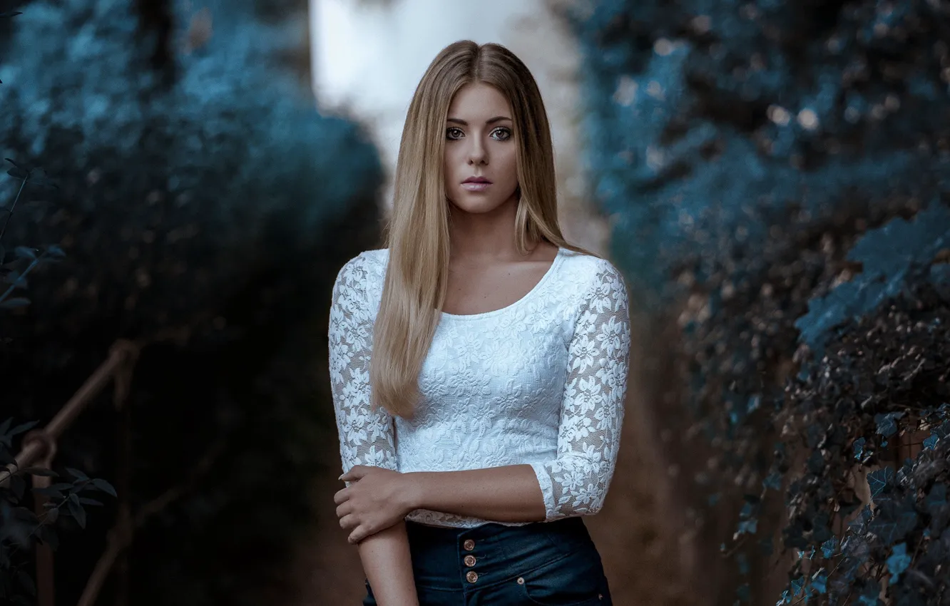 Photo wallpaper look, model, portrait, jeans, makeup, figure, hairstyle, blouse
