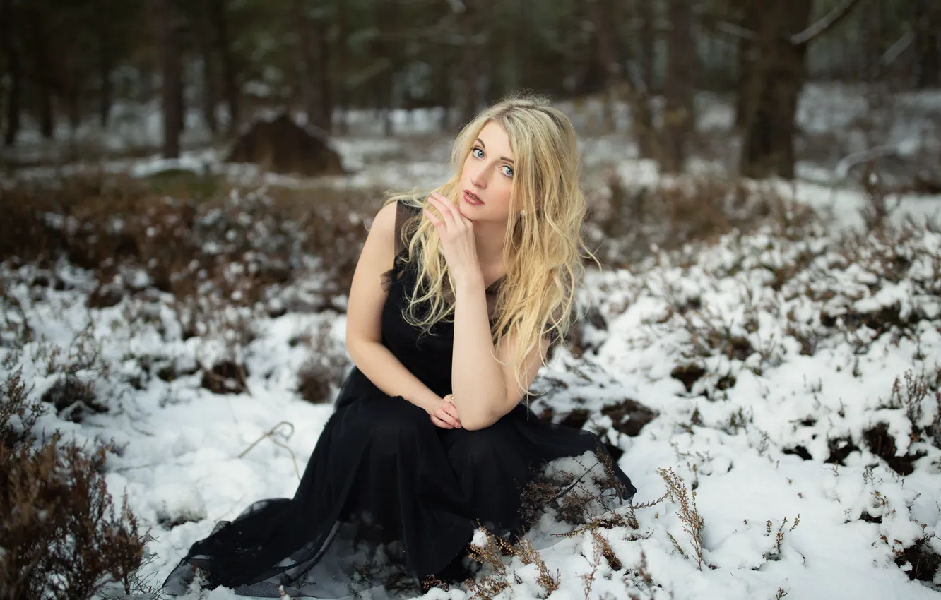 Photo wallpaper girl, snow, Lesley