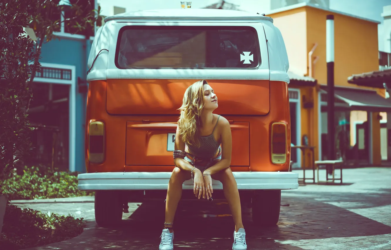 Photo wallpaper Volkswagen, Street, model, women, brunette, sneakers, jean shorts, women outdoors
