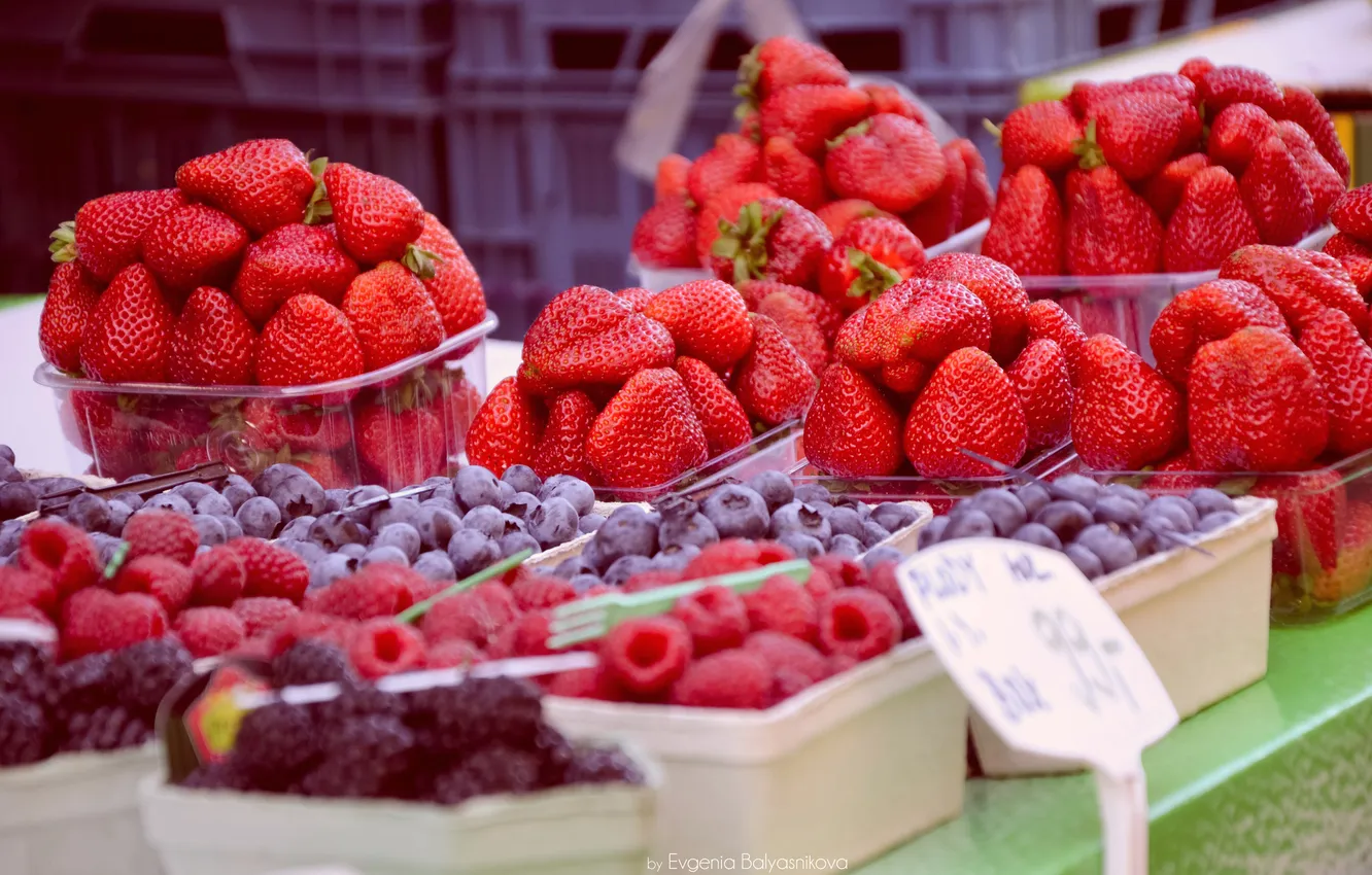 Photo wallpaper berries, raspberry, food, Czech Republic, strawberry, beautiful, delicious, Prague