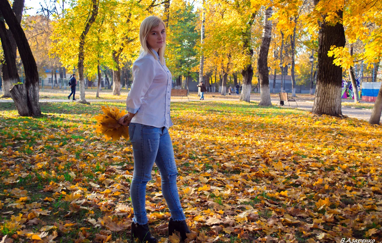 Photo wallpaper autumn, ass, chest, leaves, girl, trees, nature, pose