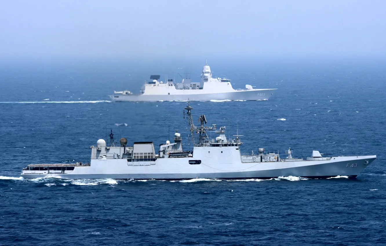 Photo wallpaper frigate, HNLMS Tromp, INS Trishul