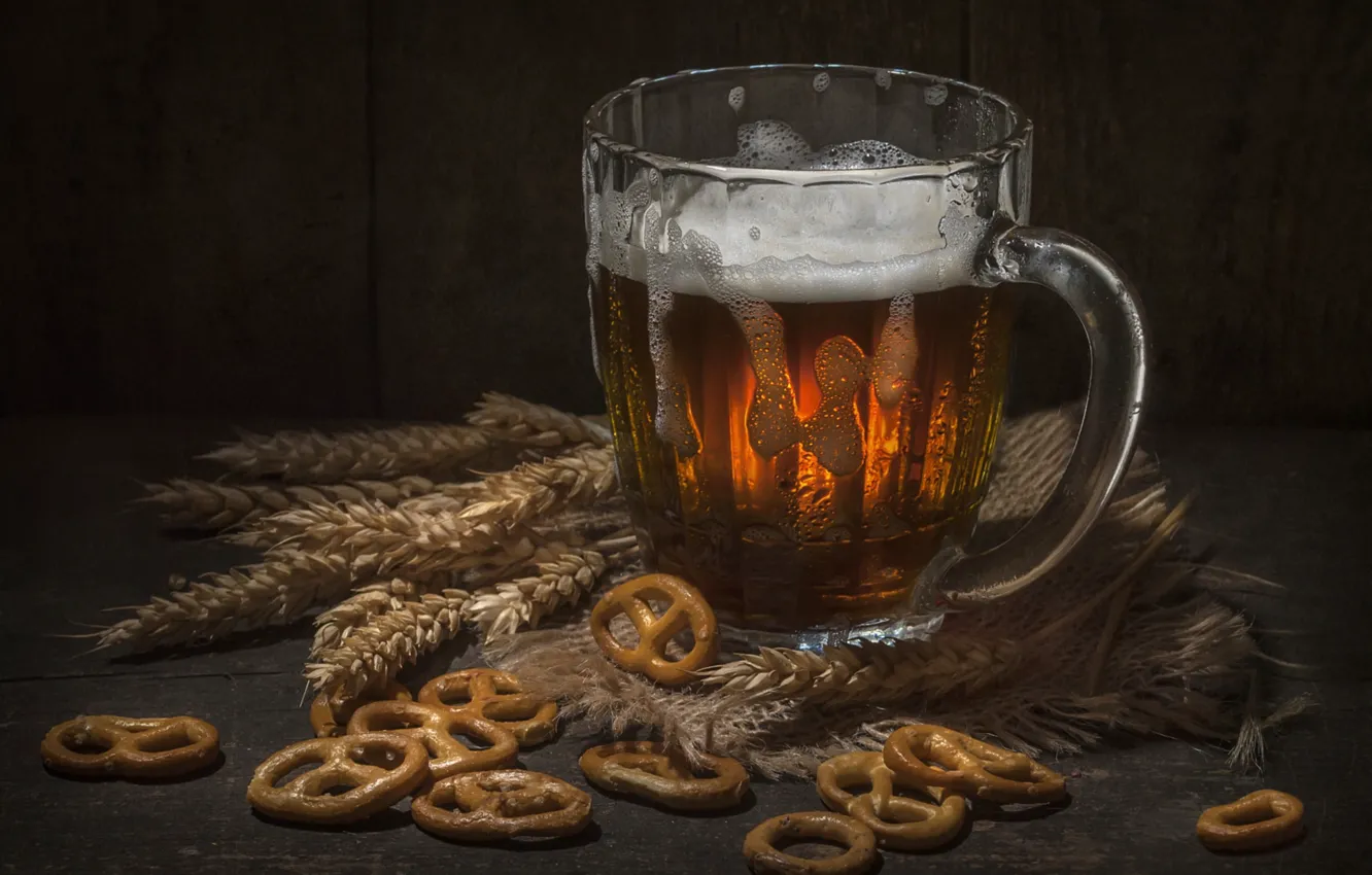 Photo wallpaper foam, glass, beer, pretzel