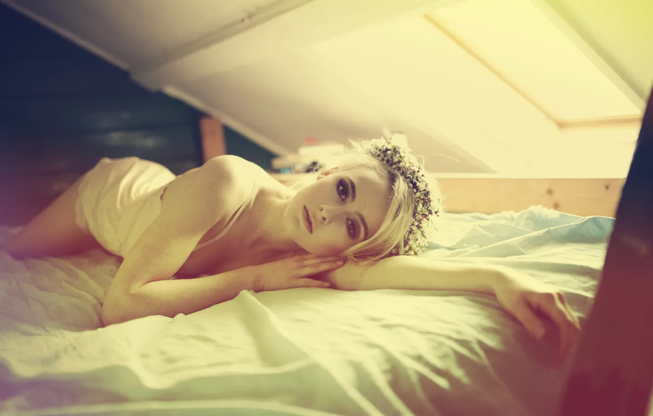 Photo wallpaper girl, pose, bed, blonde, lies
