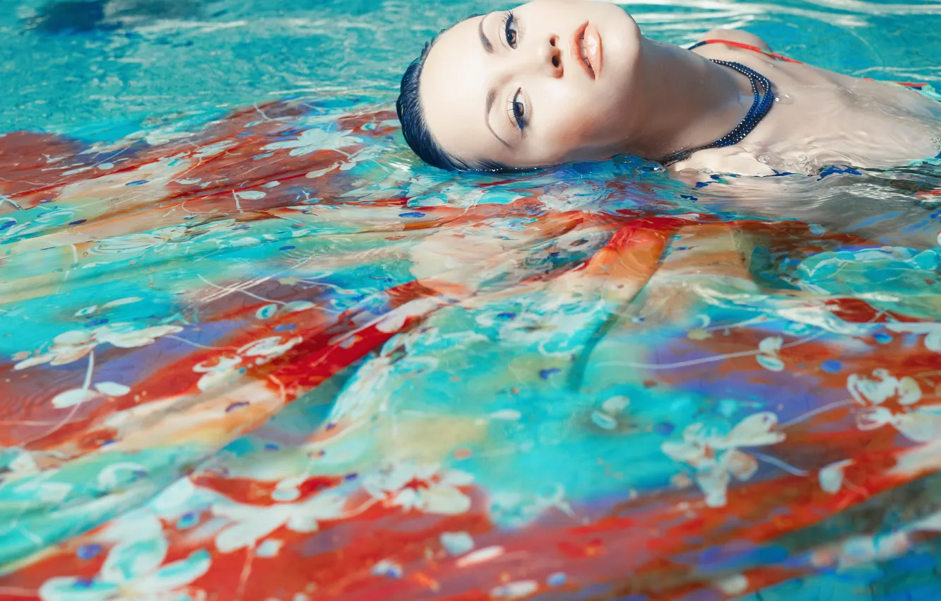 Photo wallpaper water, girl, necklace