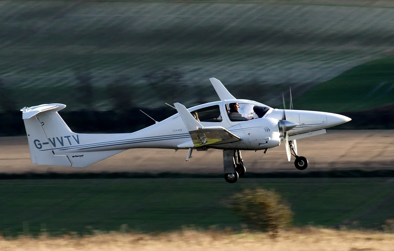 Photo wallpaper the plane, quadruple, twin-engine, General purpose, Diamond DA42, Twin Star