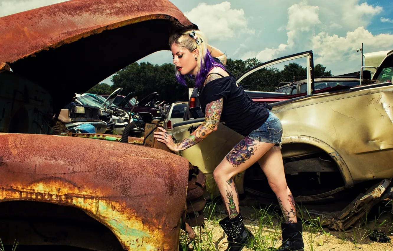 Photo wallpaper feet, shorts, the hood, tattoo, scrap, the junkyard