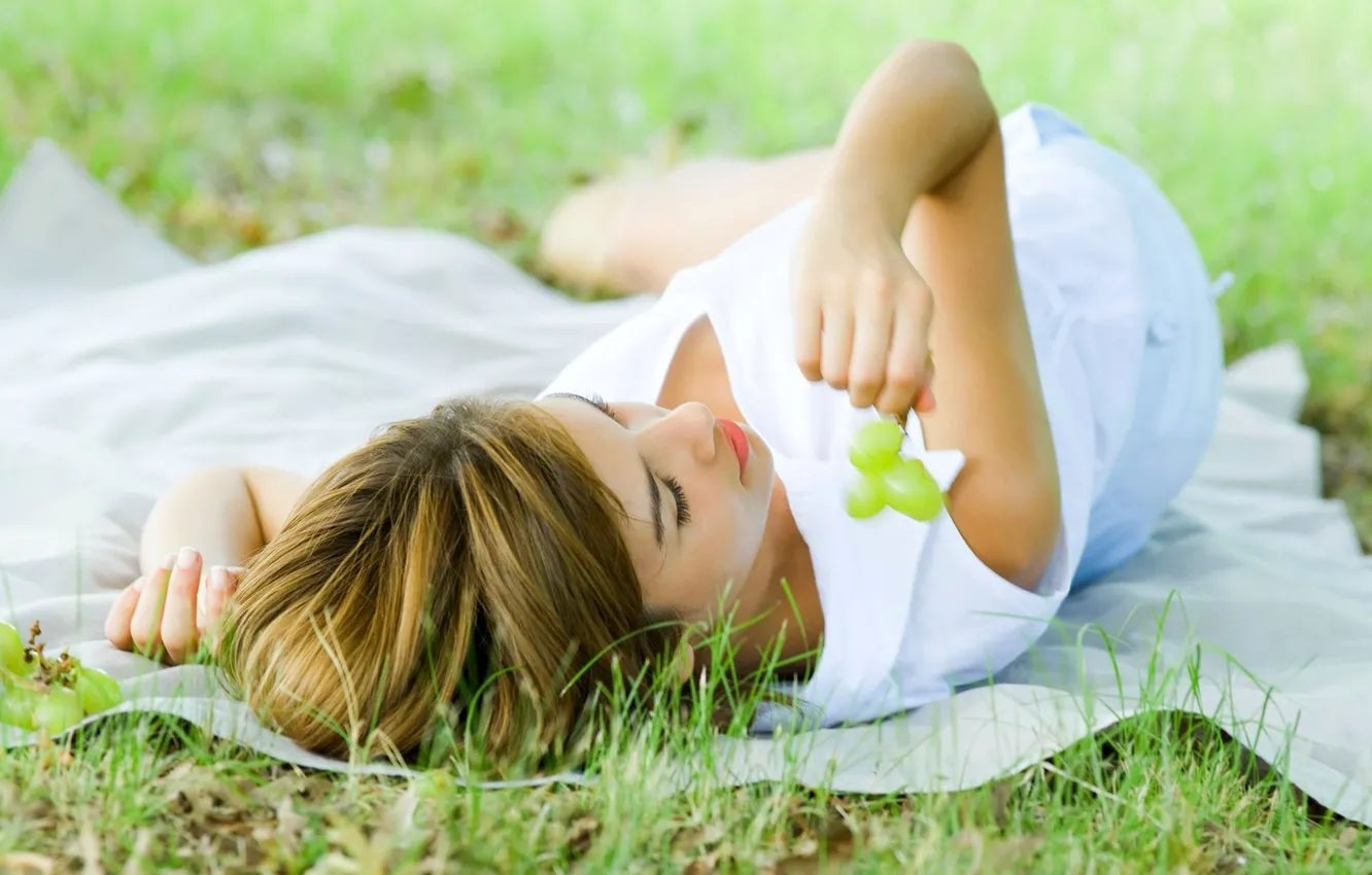Photo wallpaper grass, girl, nature, eyelashes, chamomile, lying
