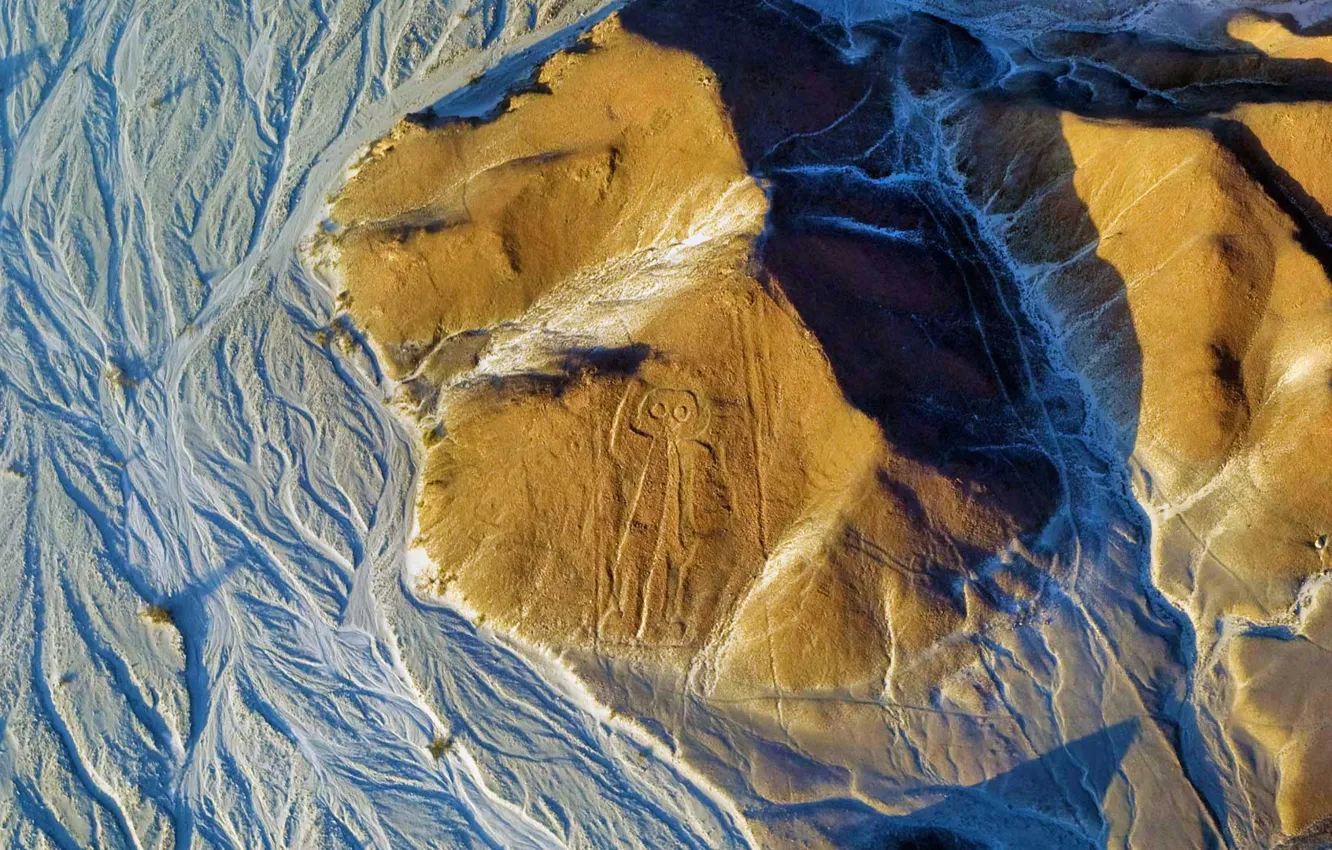 Photo wallpaper mountains, desert, plateau, astronaut, Peru, geoglyph, Nazca