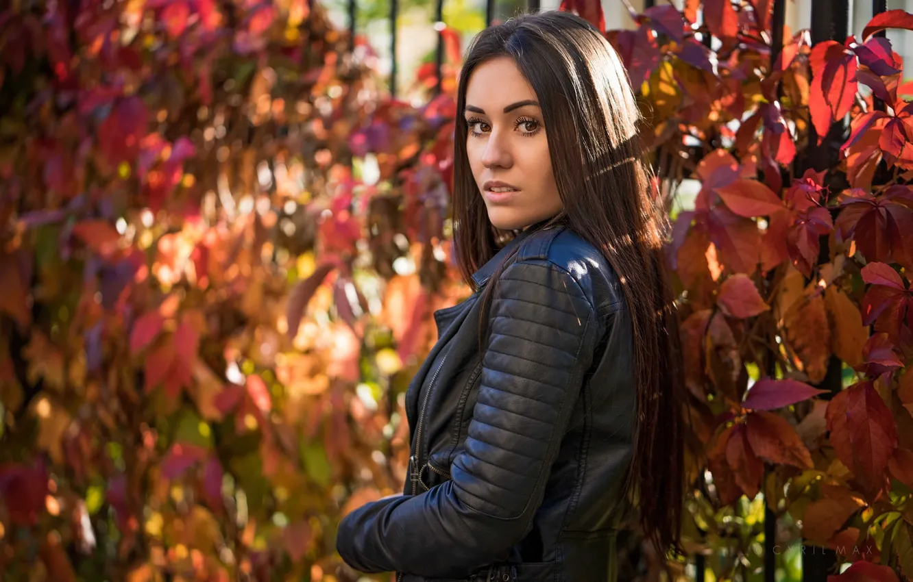 Photo wallpaper autumn, look, leaves, model, the fence, portrait, makeup, jacket