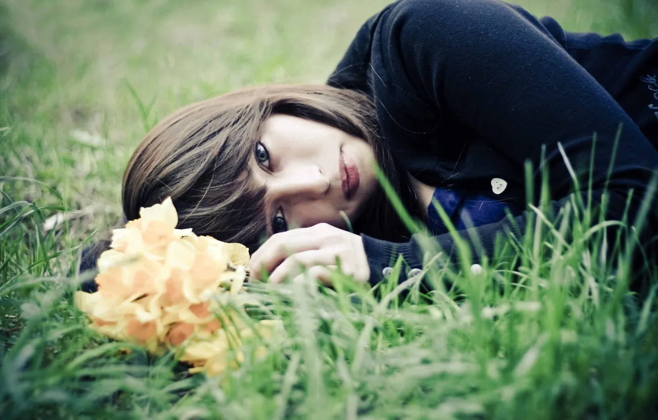 Photo wallpaper grass, girl, flowers, lips, lies, sweater