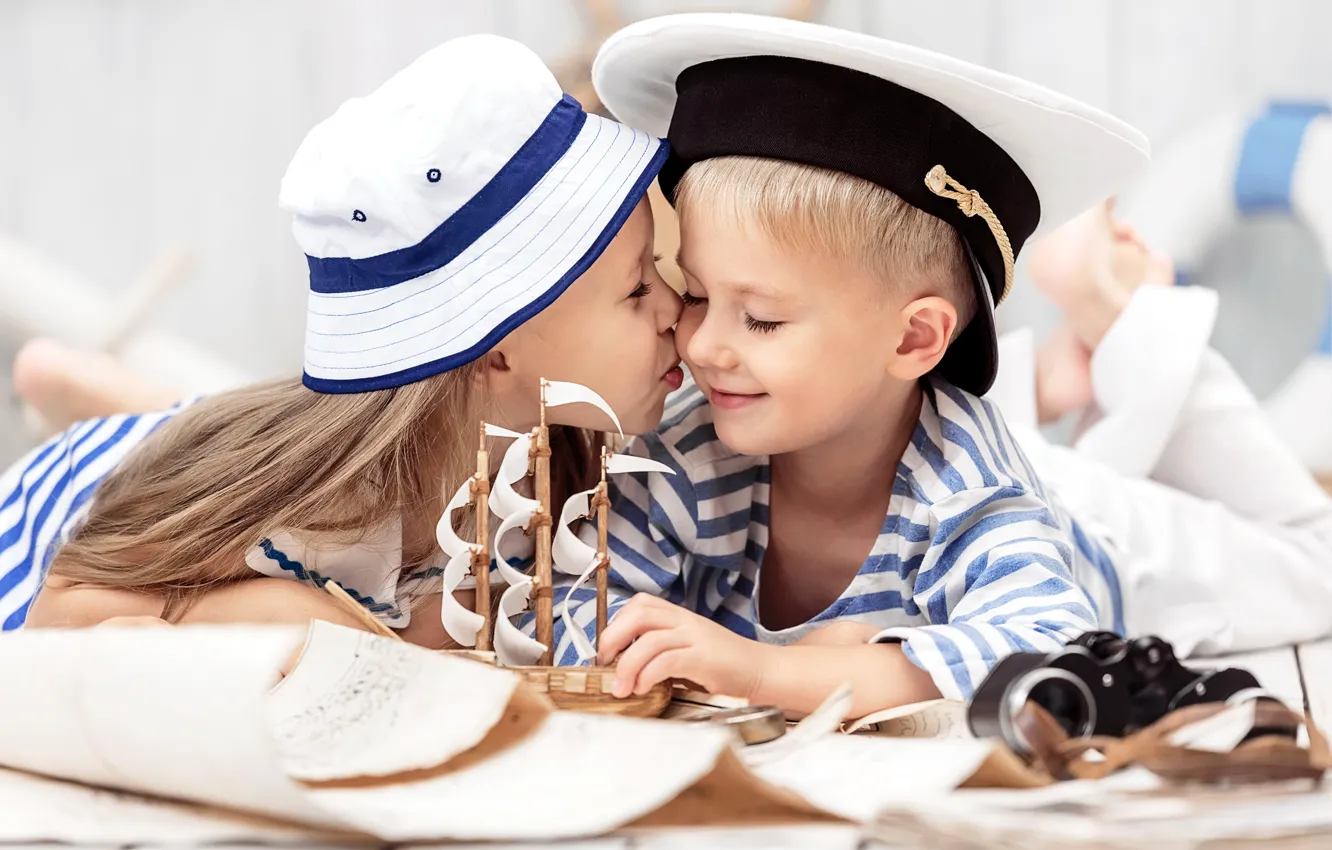 Photo wallpaper children, kiss, hat, boy, friendship, girl, girl, boat