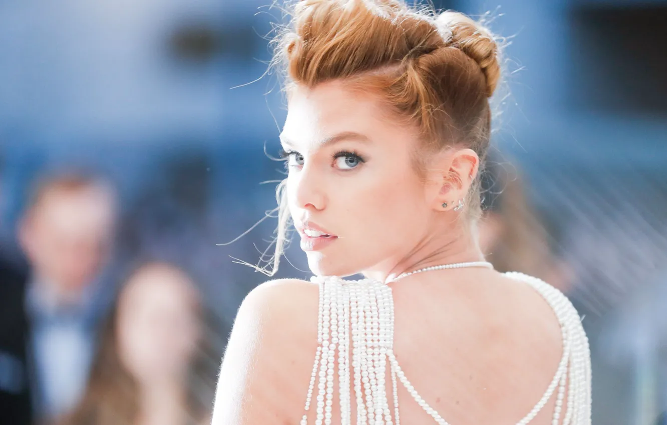 Photo wallpaper look, girl, pose, model, back, makeup, photoshoot, hair