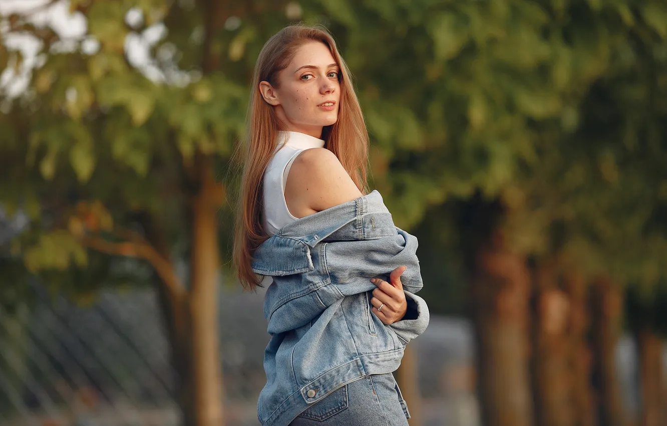 Photo wallpaper girl, jacket, blue, summer, jeans, city