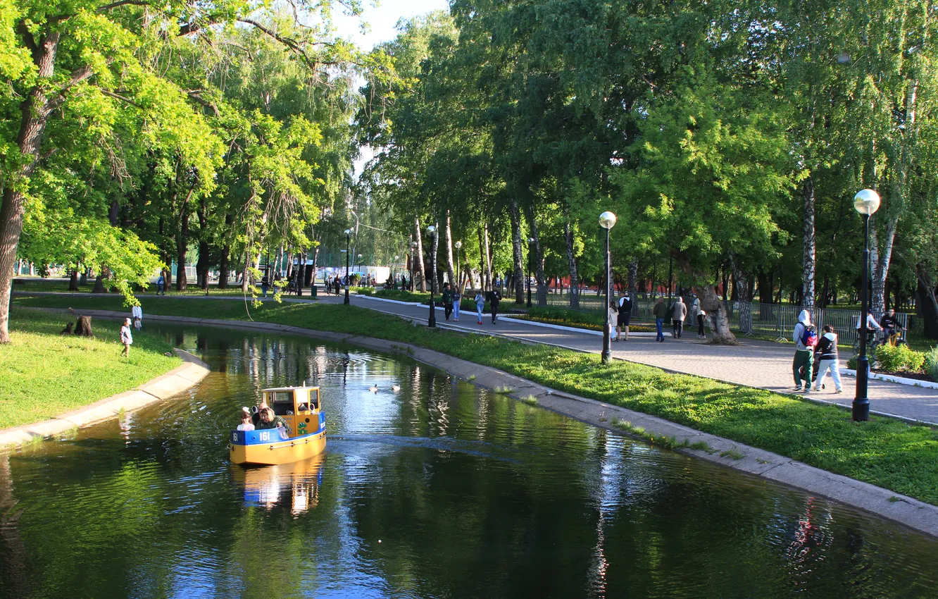Photo wallpaper the sky, trees, the city, people, duck, spring, may, Russia