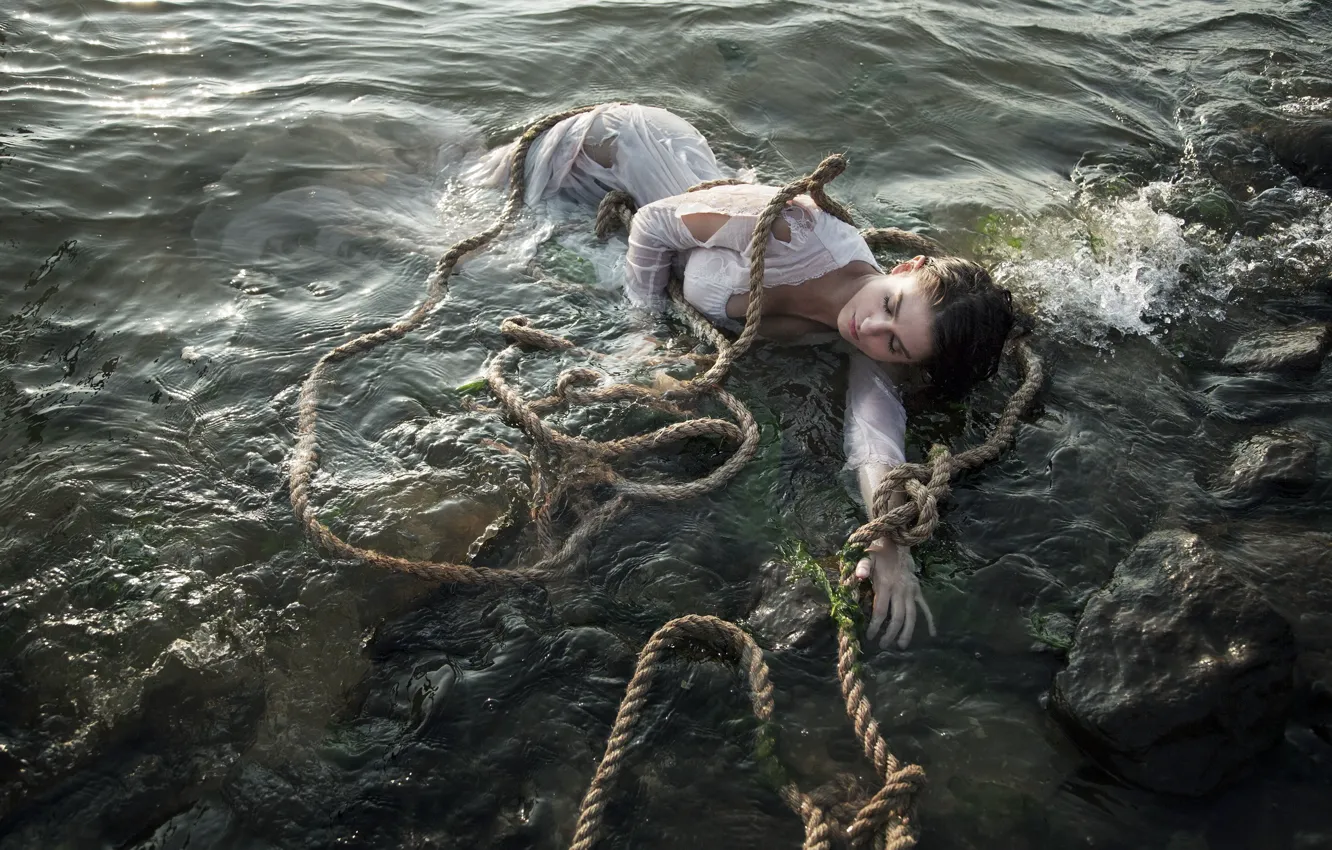 Photo wallpaper water, girl, rope