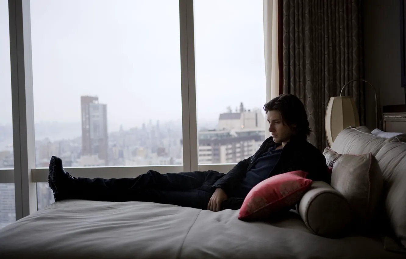 Photo wallpaper bed, pillow, window, actor, lies, Ben, Barnes