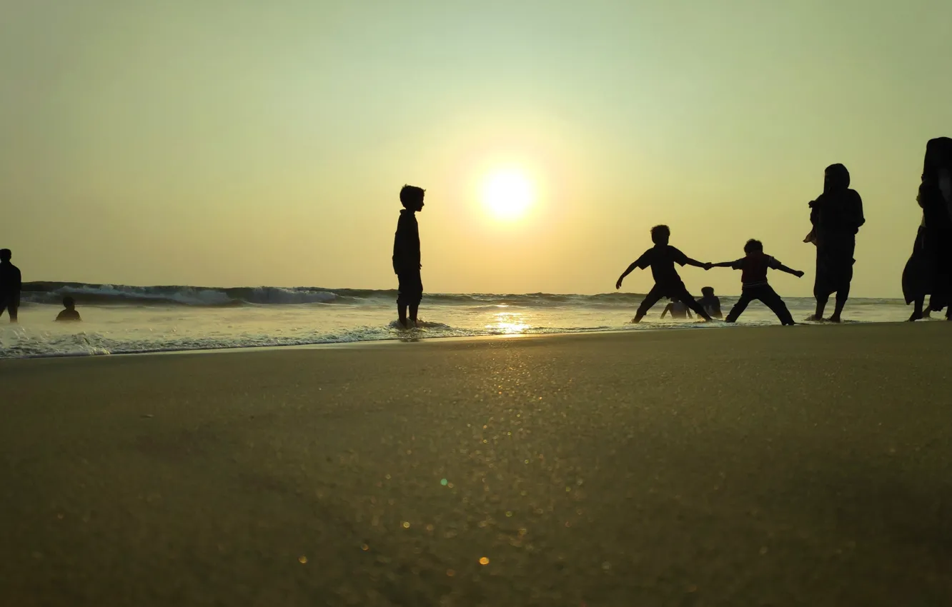 Photo wallpaper sea, beach, the sun, children, silhouette