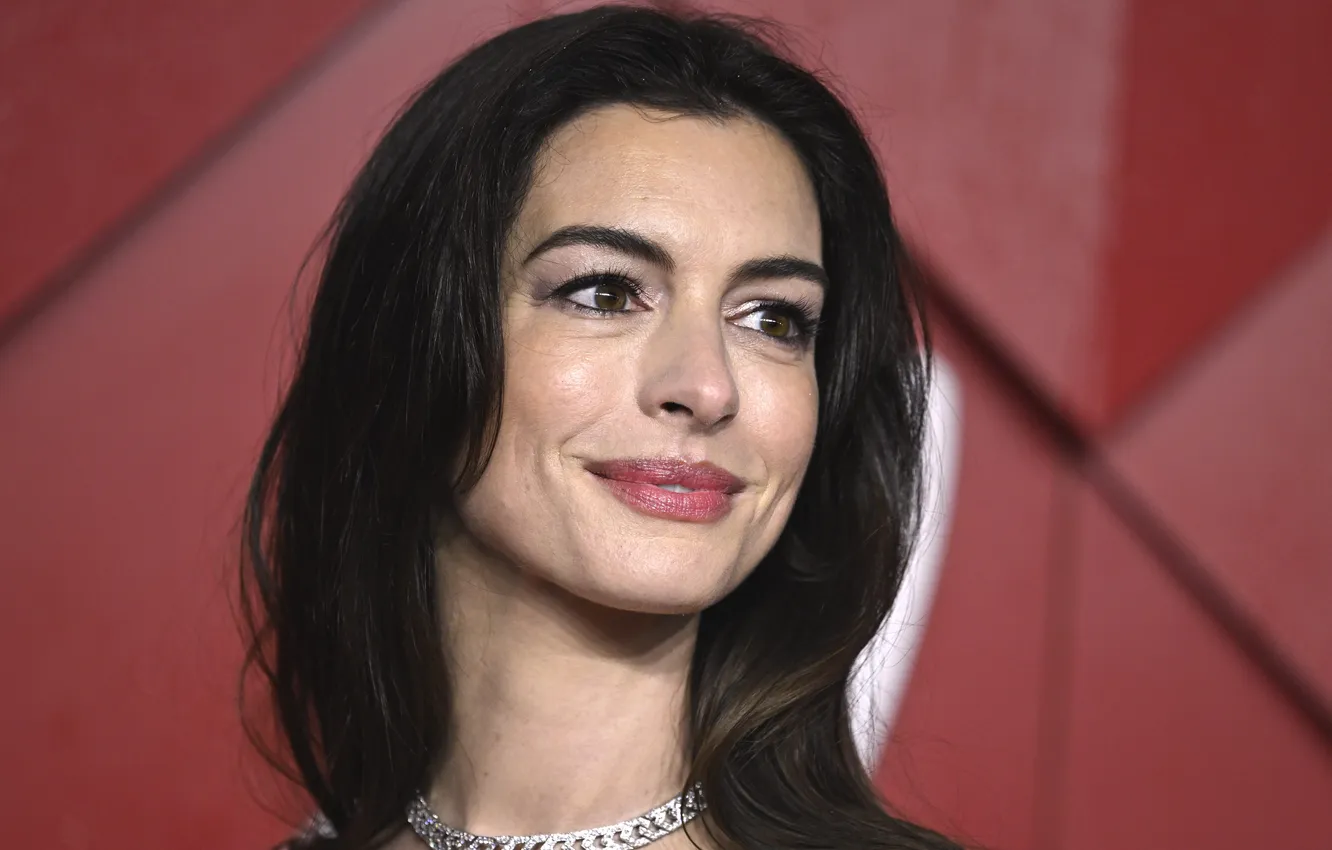 How Old Is Anne Hathaway? Actress’s Age And Film Legacy Wallpaper actress, Anne Hathaway, actress, Anne Hathaway for mobile and