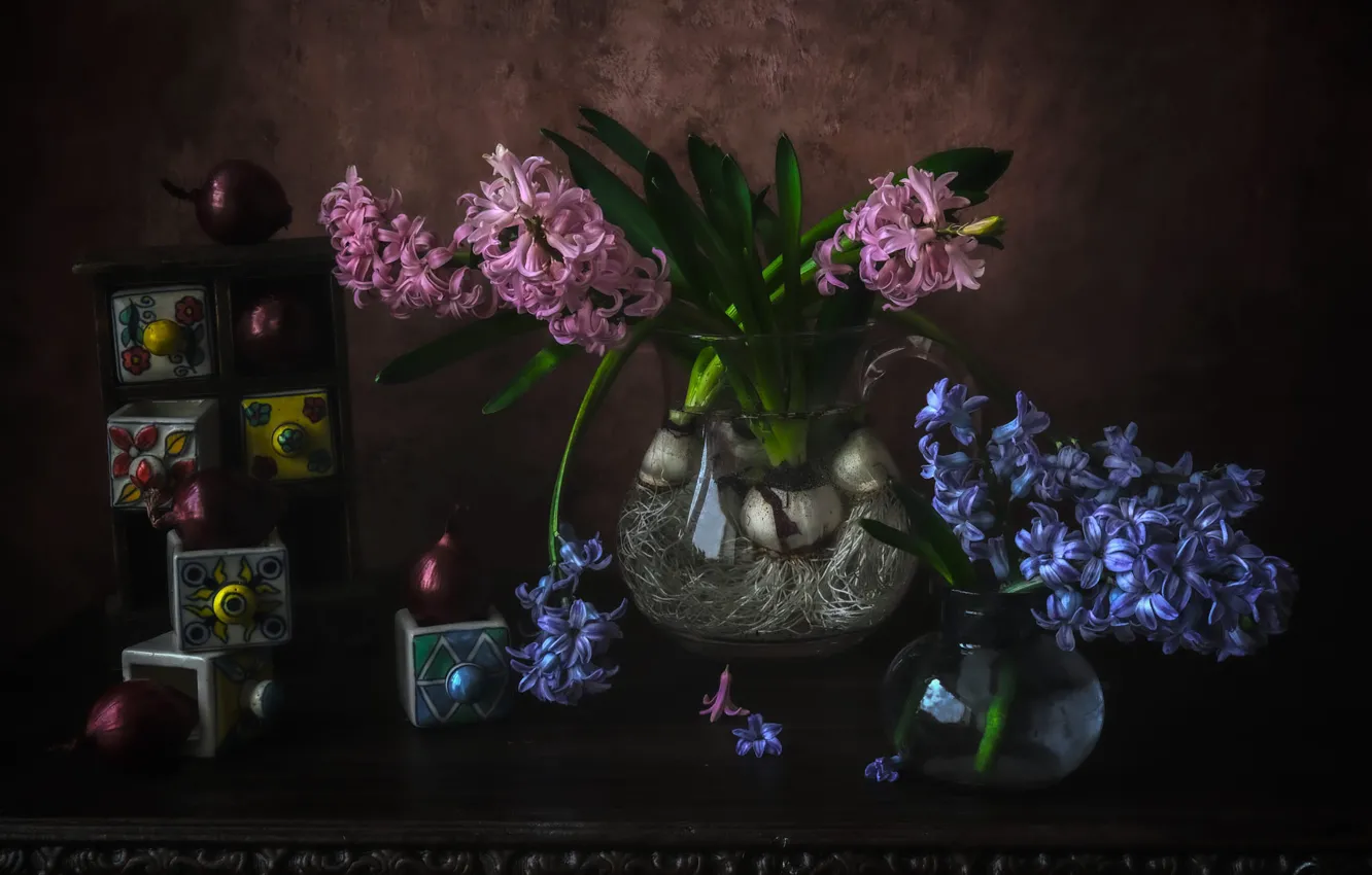 Photo wallpaper glass, flowers, the dark background, table, cubes, bouquet, spring, bow