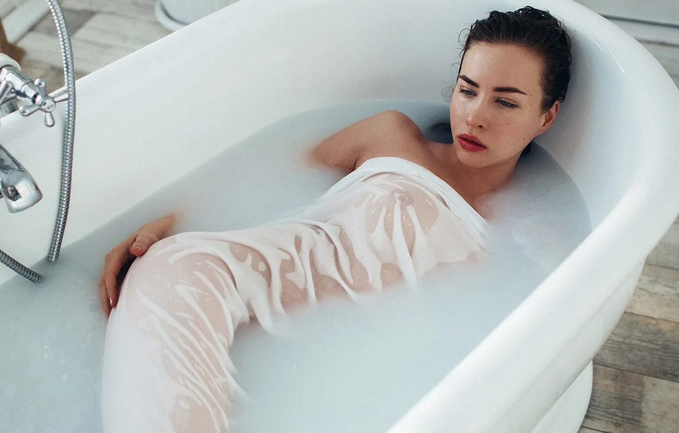 Photo wallpaper girl, brunette, lies, bathroom