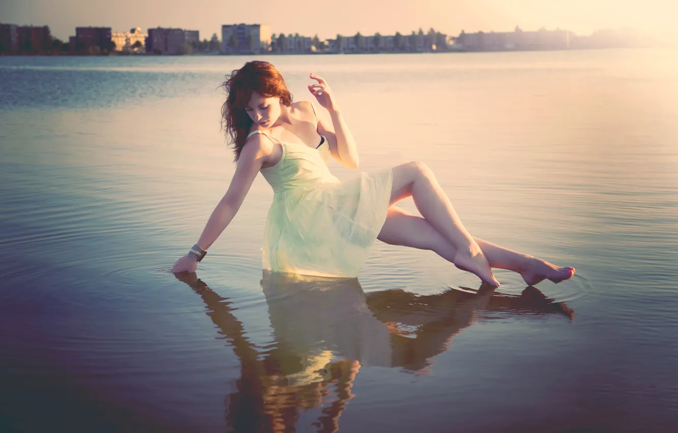 Photo wallpaper water, girl, the city, red