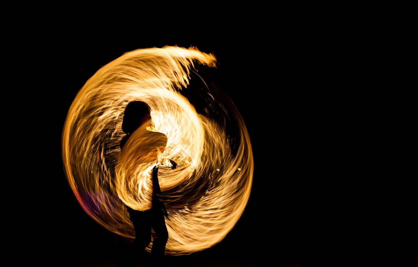 Photo wallpaper fire, juggling, effect of light