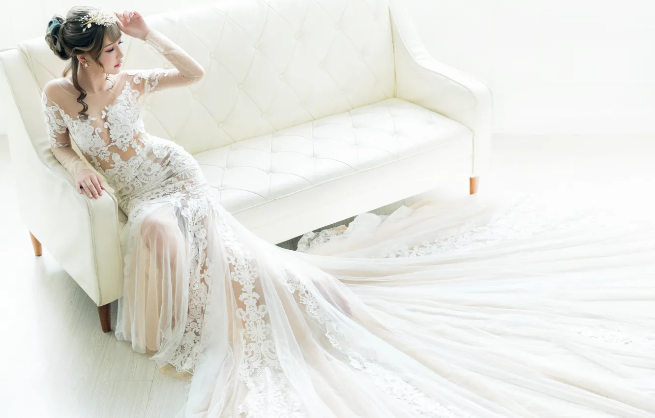 Photo wallpaper pose, style, sofa, Asian, the bride, wedding dress