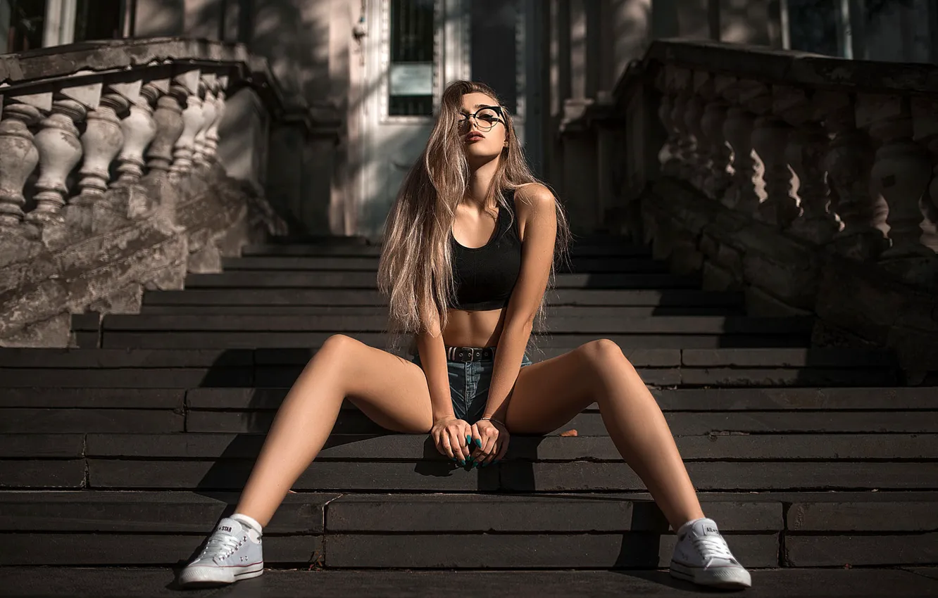 Photo wallpaper look, the sun, pose, model, shorts, the building, sneakers, portrait