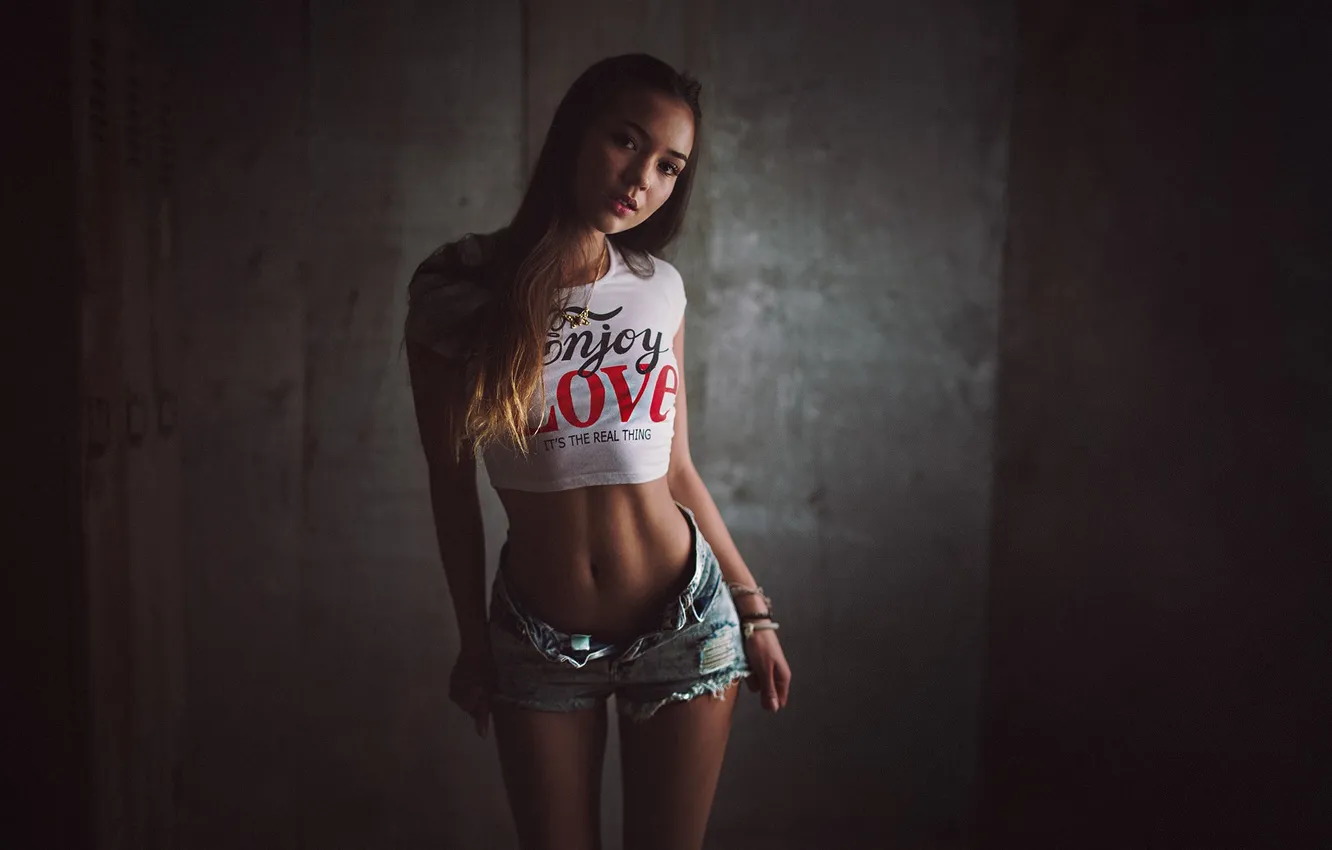 Photo wallpaper long hair, model, women, belly, t-shirt, skinny, jean shorts, looking at viewer